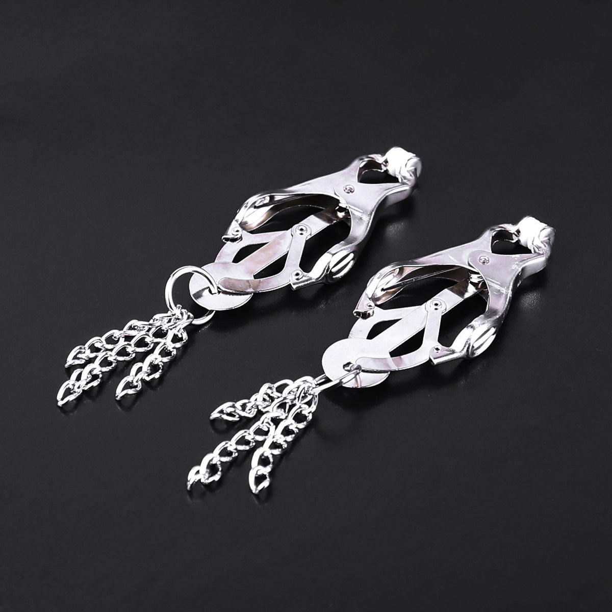 VELUXXA Japanese Clover Silver Chain Nipple Clamps